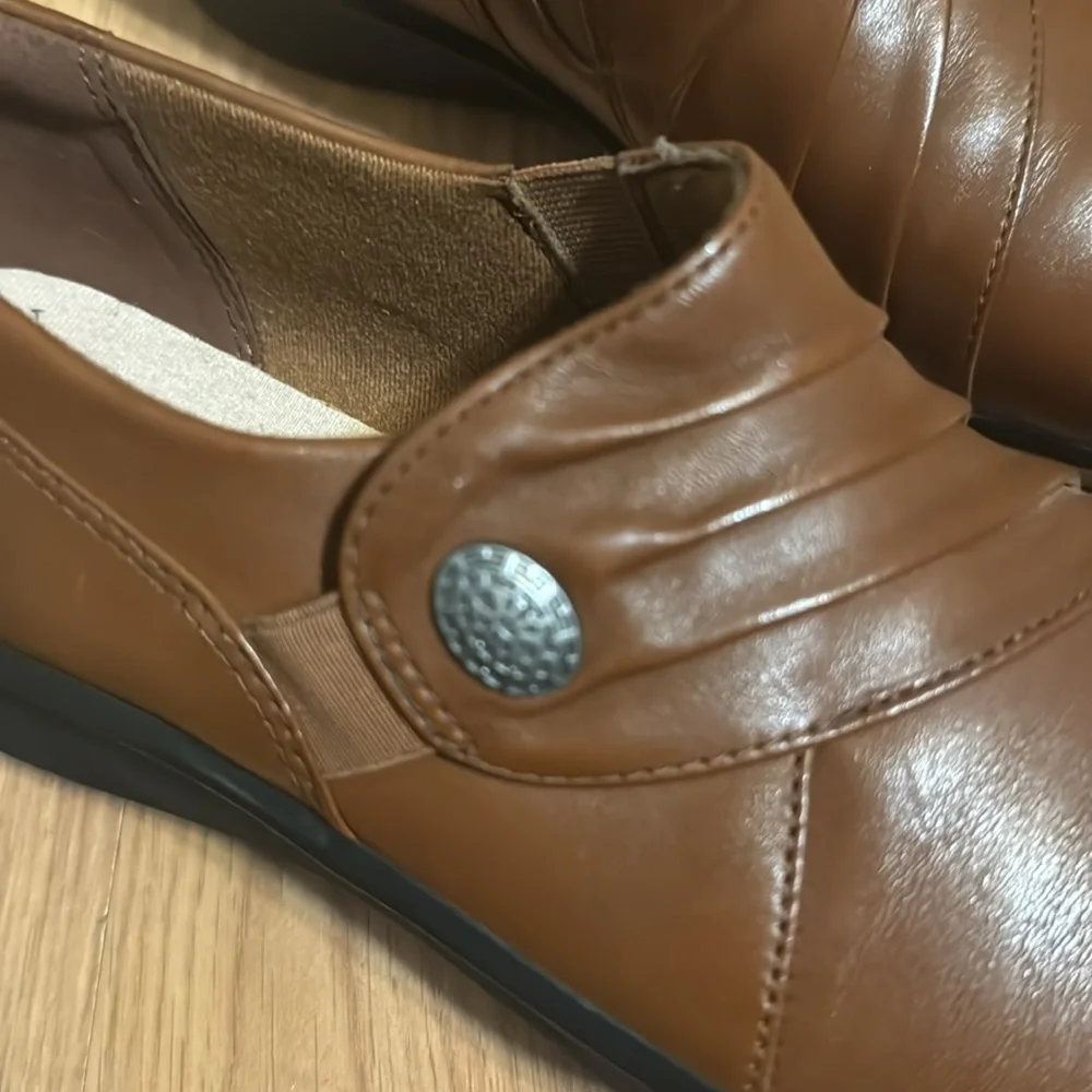 Clarks - Picture 2 of 3